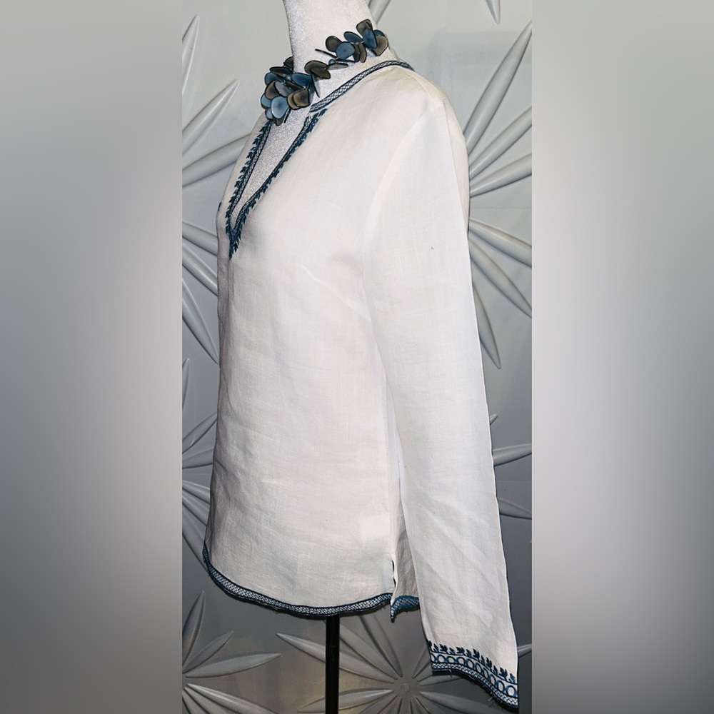 NWT Monoreno SZS white/blue embroidered V-neck pullover top w/faux breast pocket - Picture 5 of 10